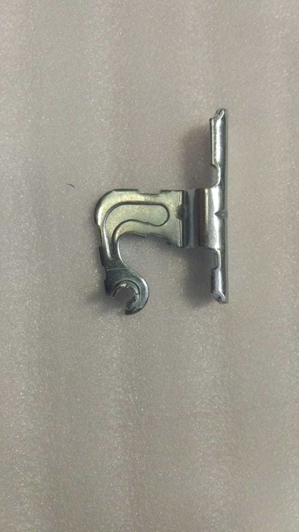 Петля (кронштейн) для холодильника Hansa (Ханса) верхняя левая 1023005