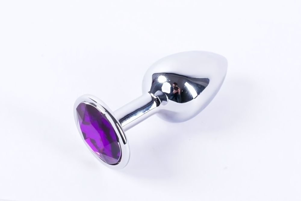 Анальная пробка металлическая серебристая с фиолетовым кристаллом Onjoy Metal Plug Silver Large (Цвет: серебряный с фиолетовым)