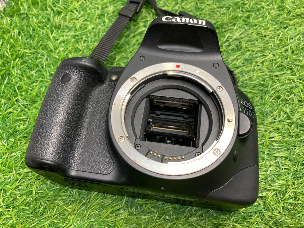 Canon 550D kit 18-55mm 3.5-5.6 IS II 21.000 кадров