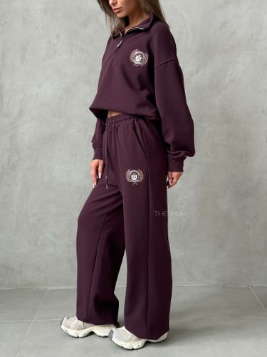Бордовый спортивный костюм с вышивкой-лого