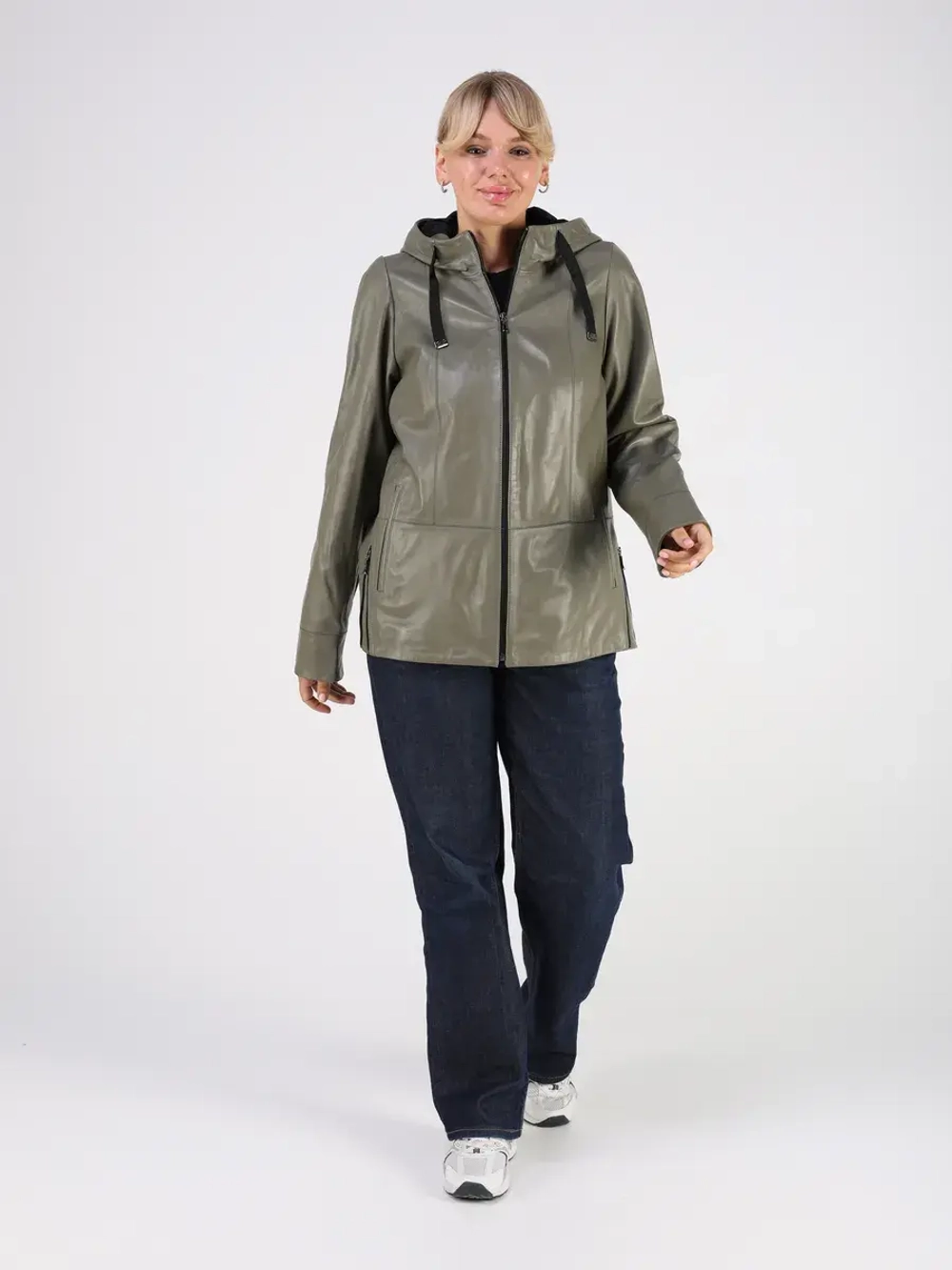 Кожаная куртка демисезонная с капюшоном