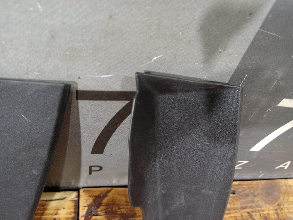 Накладки задних фонарей левая правая комплект Toyota Camry (XV70) 17-нв Б/У Оригинал 8149833020