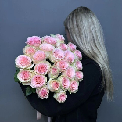 Букет 25 розовых роз (э)