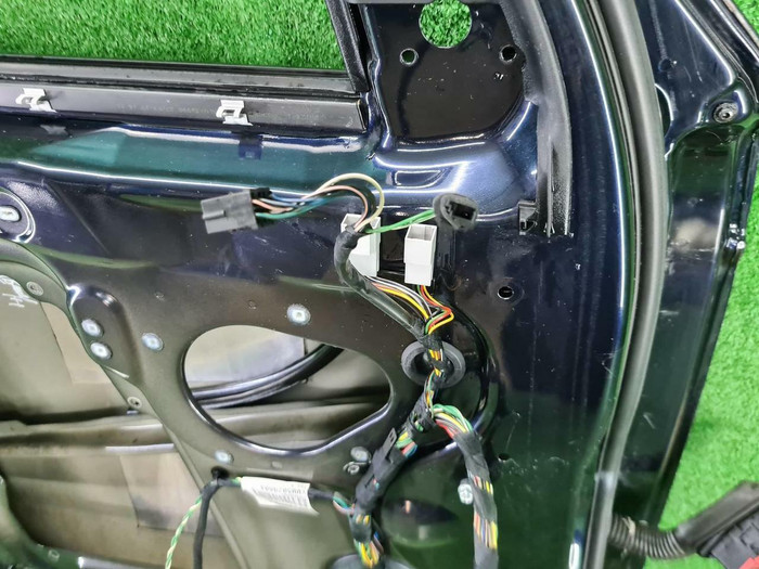 Дверь передняя левая LR Discovery 3 4 (2004-2016)