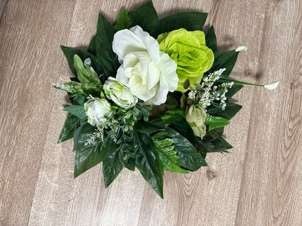 Изготовление икебаны на крышку гроба.