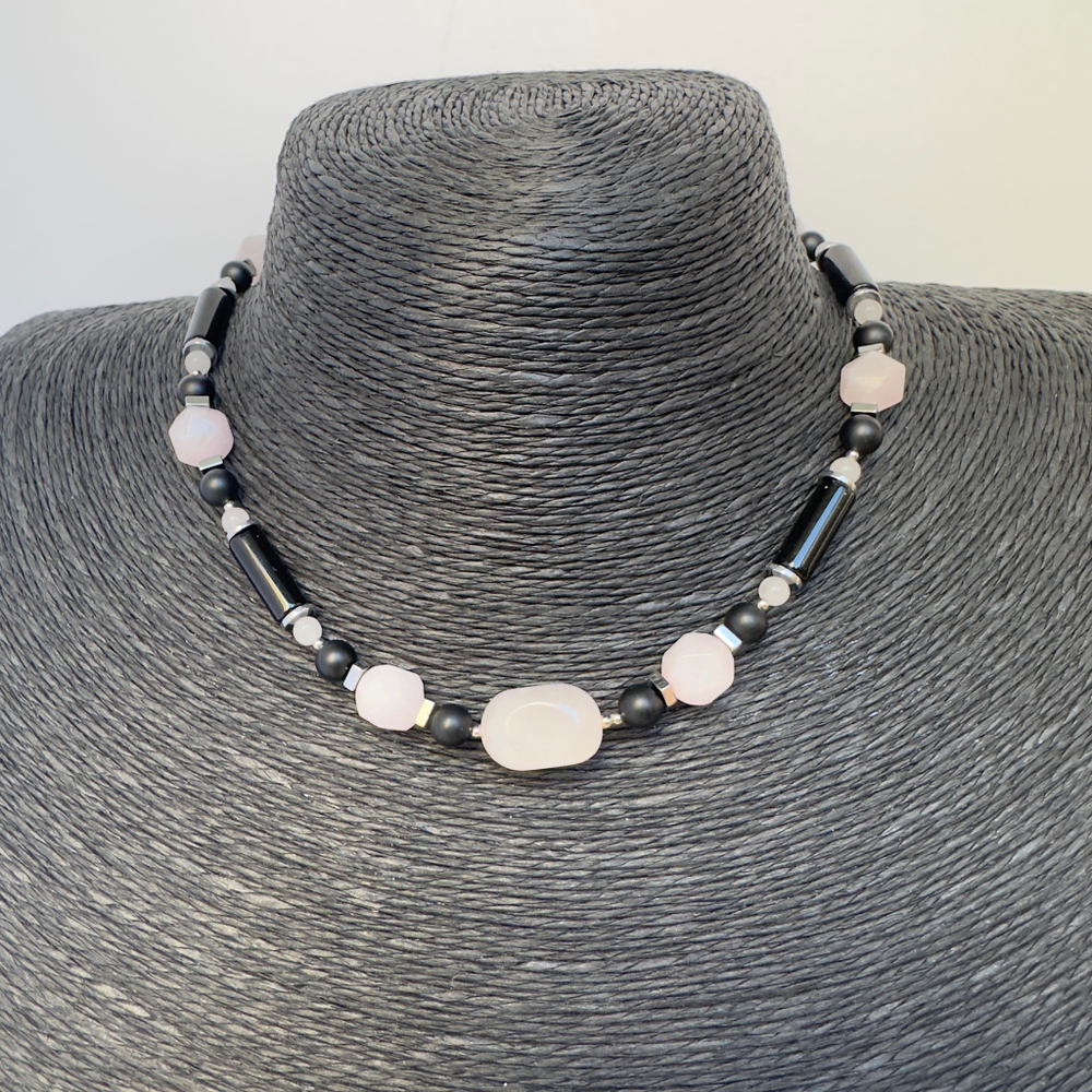 Чокер "Баланс сердец" с розовым кварцем и агатом