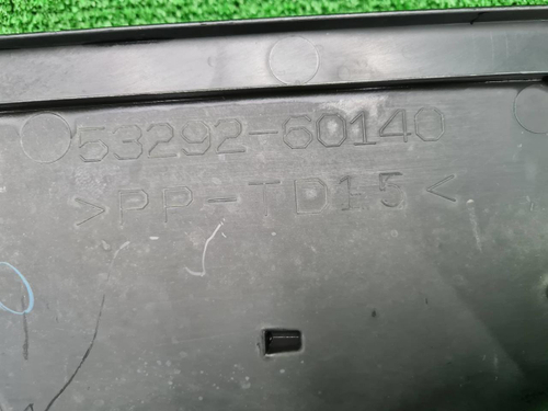 Кожух замка капота Toyota Land Cruiser 200 (15-21)