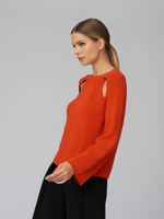 Женский джемпер с прорезями