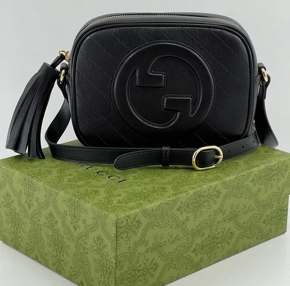 Сумка через плечо Gucci Blondie из кожи черный