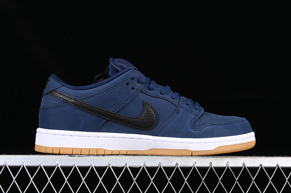 Nike sb dunk low black gum clearance