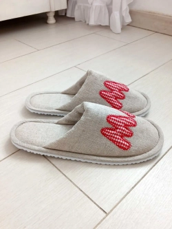 Льняные тапочки с аппликацией "Мама"