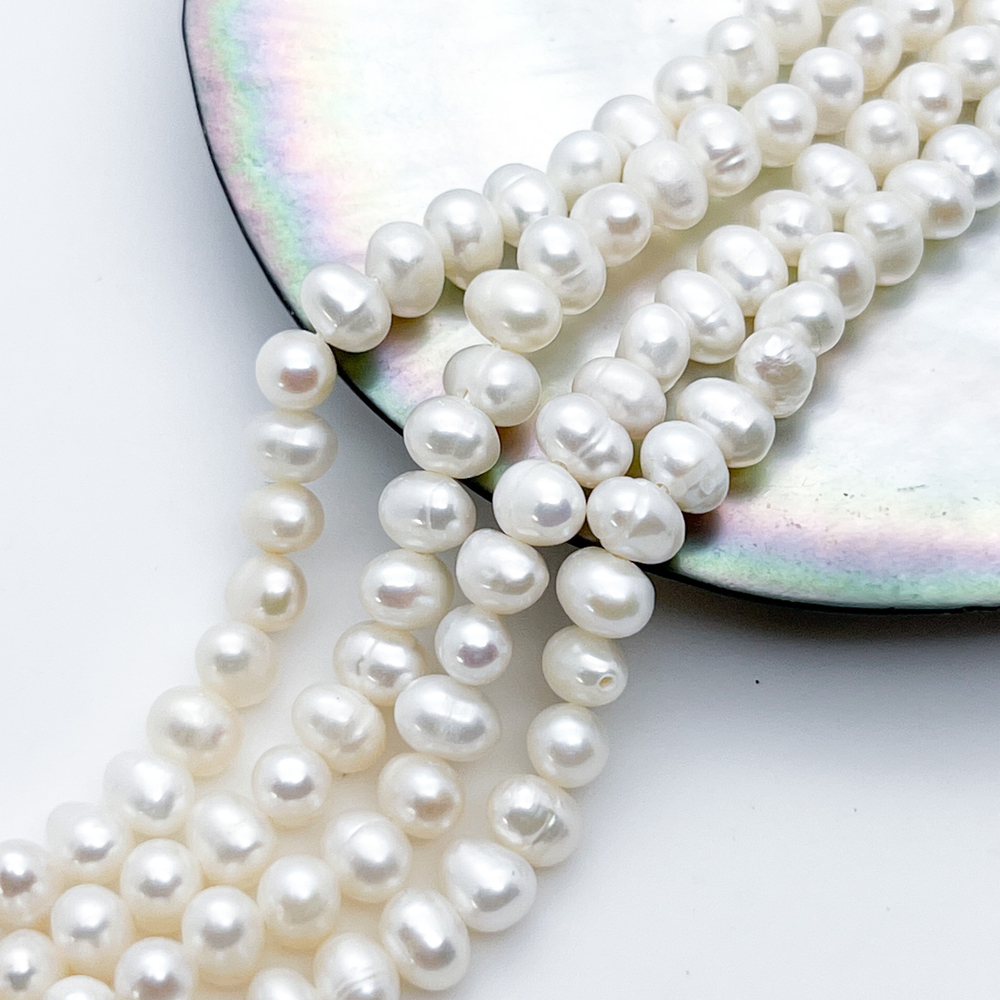 Жемчуг, размер около 4,5*6 мм, цена за 36-37 шт (1/2 нити)