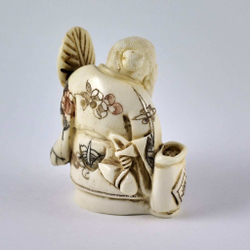 Нэцкэ Монах с веером и священным сосудом