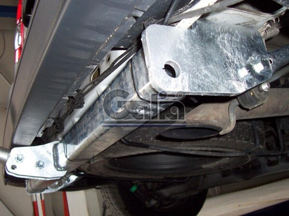 Фаркоп оцинкованный Galia N048A для Nissan Primastar 2002-2014, Opel Vivaro 2002-2014, Renault Trafic 2002-2014(паспорт и сертификат в комплекте)(без электрики)
