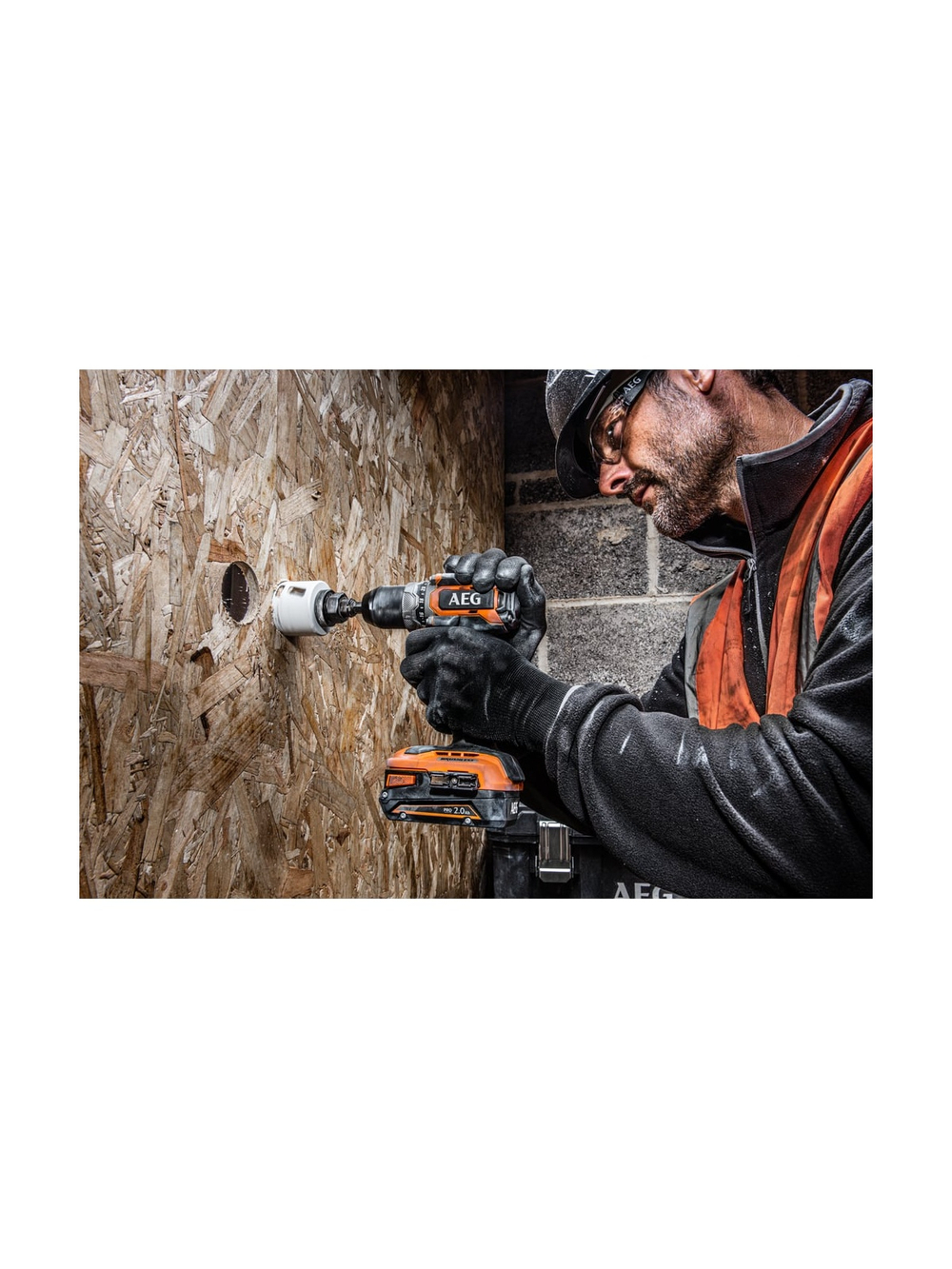 Бесщеточная аккумуляторная дрель-шуруповерт AEG BS18SBL-202C 4935472277