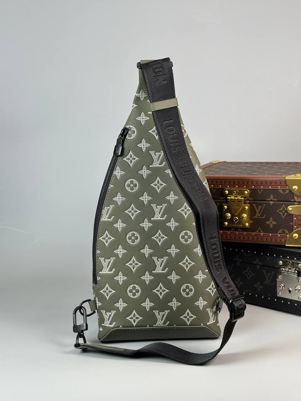 Сумка-слинг Louis Vuitton, арт. 477563787