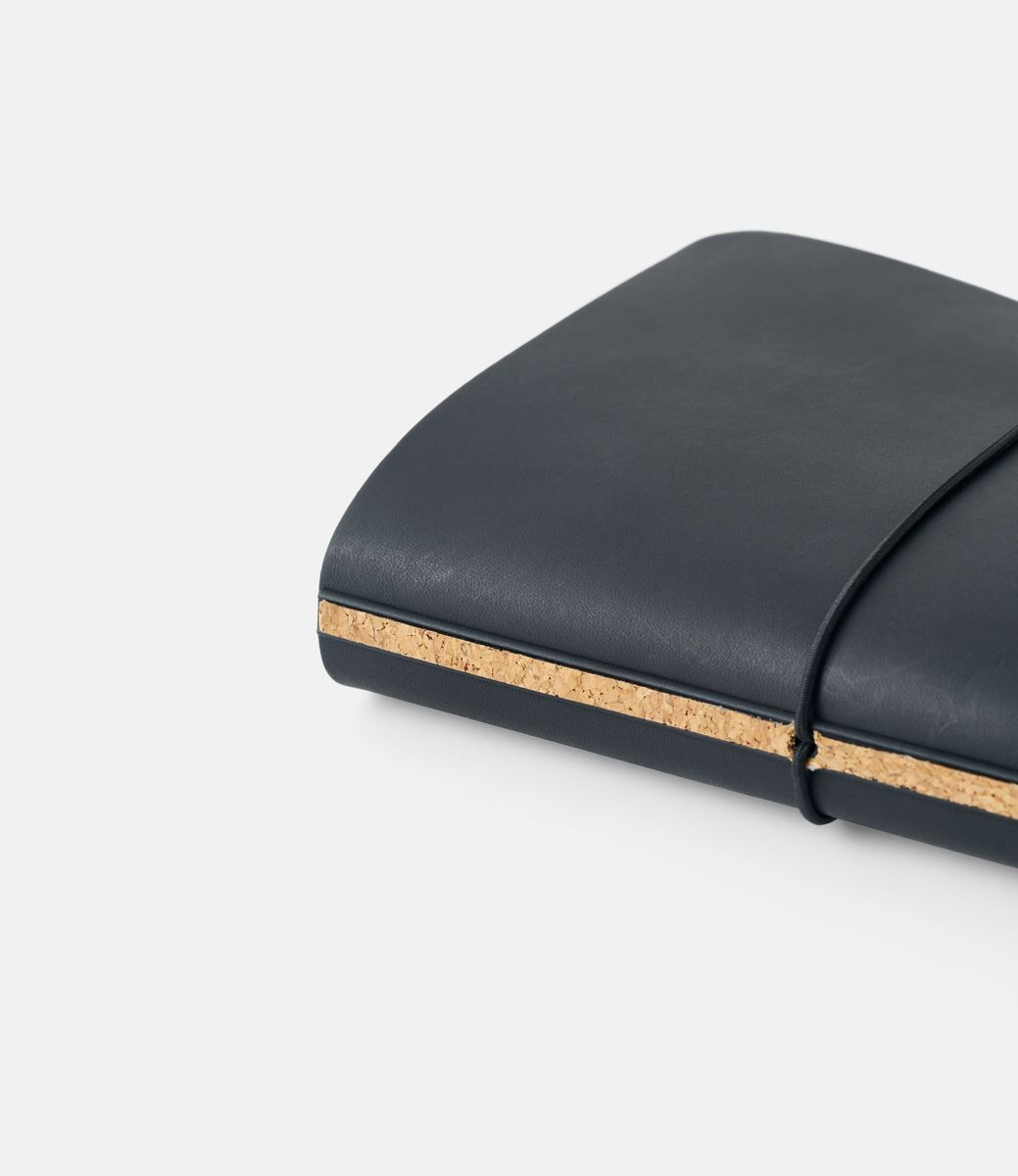 Antou Nota Daily Veg-Tanned Black — модульный блокнот