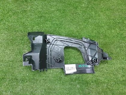 Кронштейн насадки глушителя правый Mercedes E W213 (2016-2021) AMG