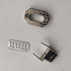 Замок вертушка на винтах 27*17 Серебро