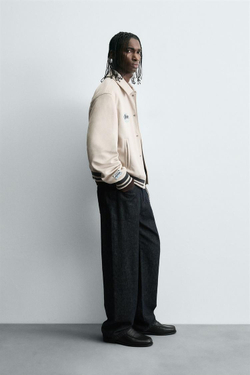 ZARA КУРТКА ИЗ ИСКУССТВЕННОЙ ЗАМШИ С НАШИВКАМИ И ВЫШИВКОЙ, ЭКРЮ