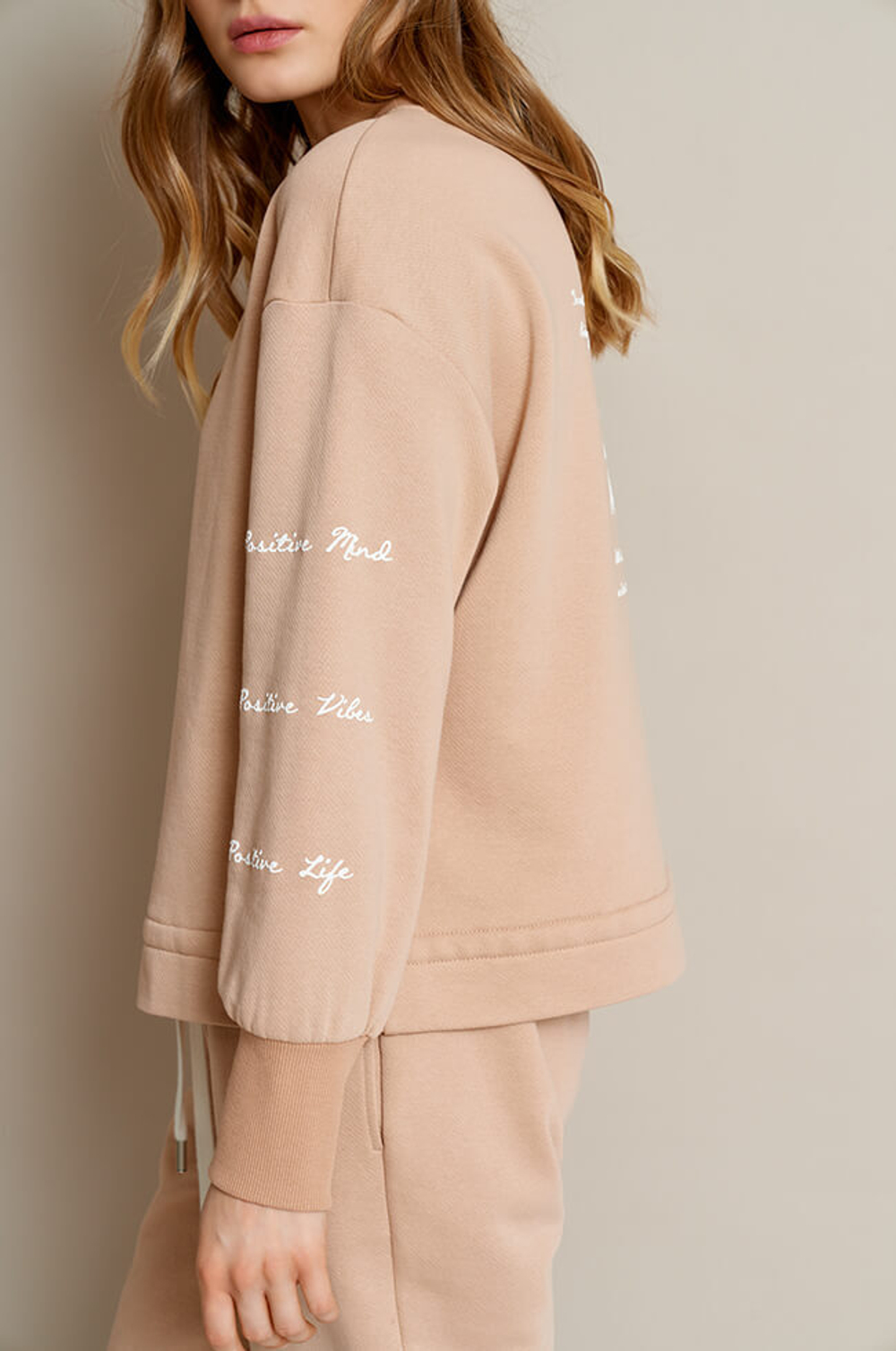 22580 Джемпер женский (миндаль)