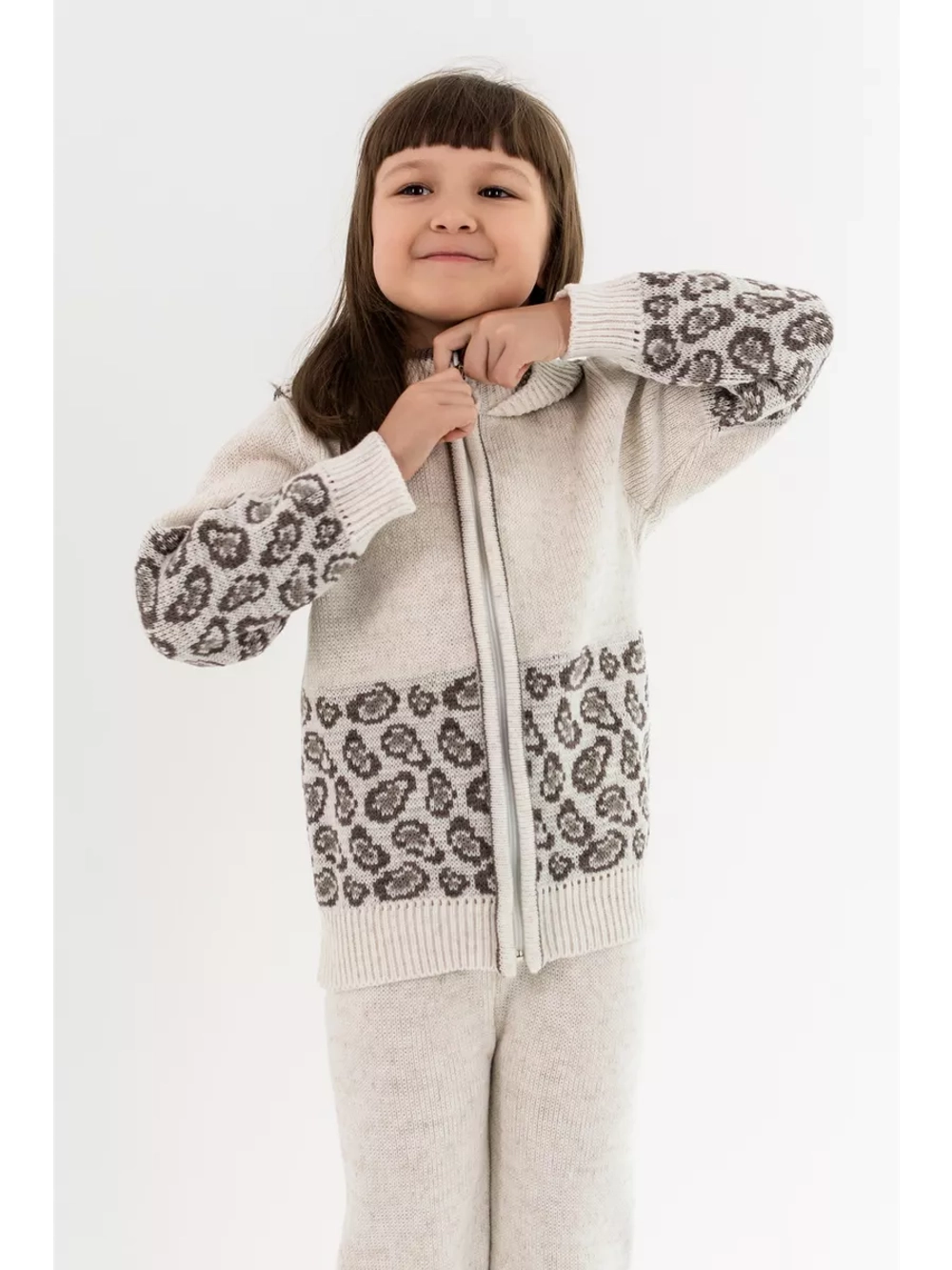 Кофта вязаная с капюшоном