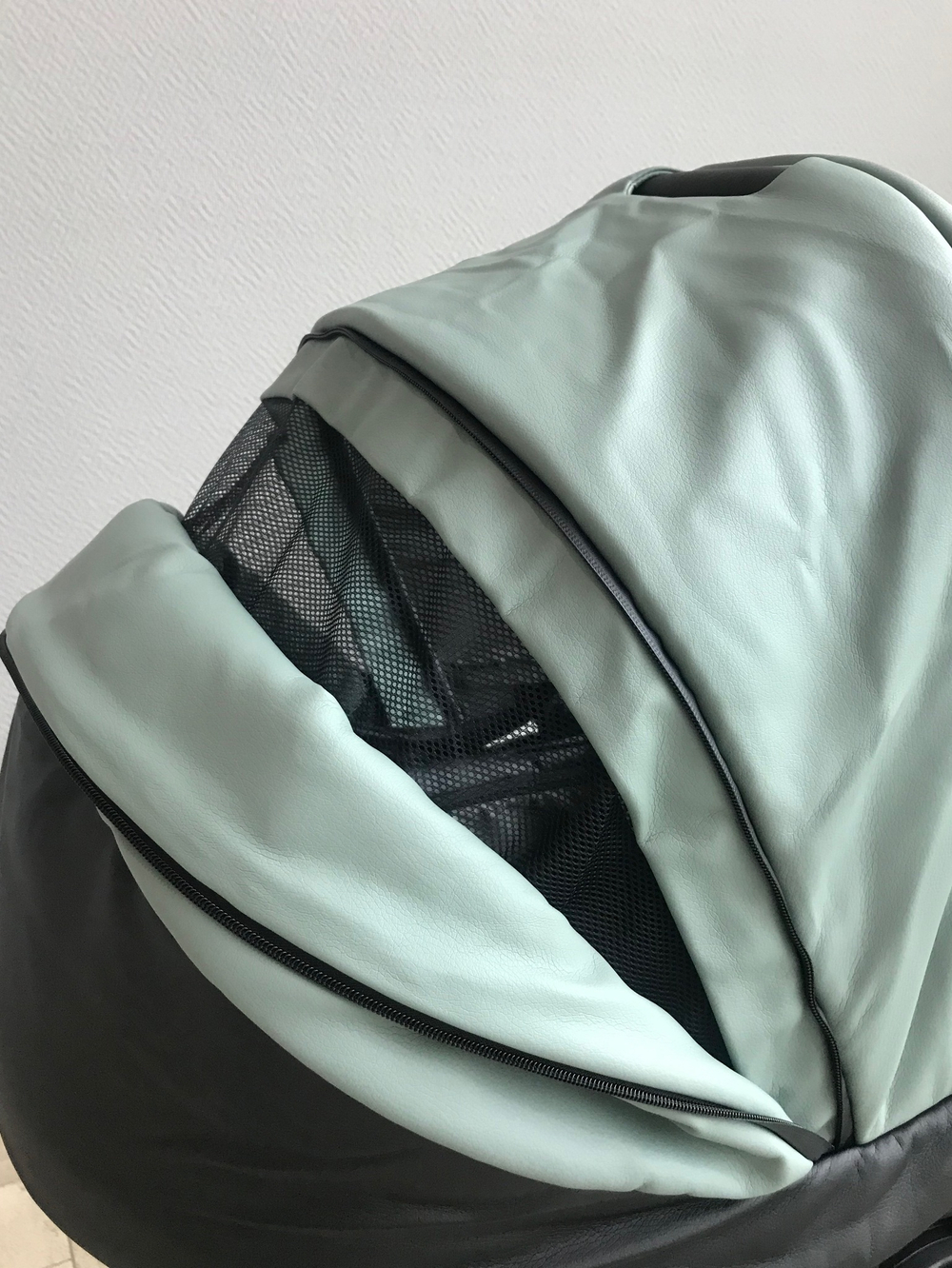 Коляска детская Peppy Zoom 2 в 1 (01) Черная экокожа / Мята экокожа