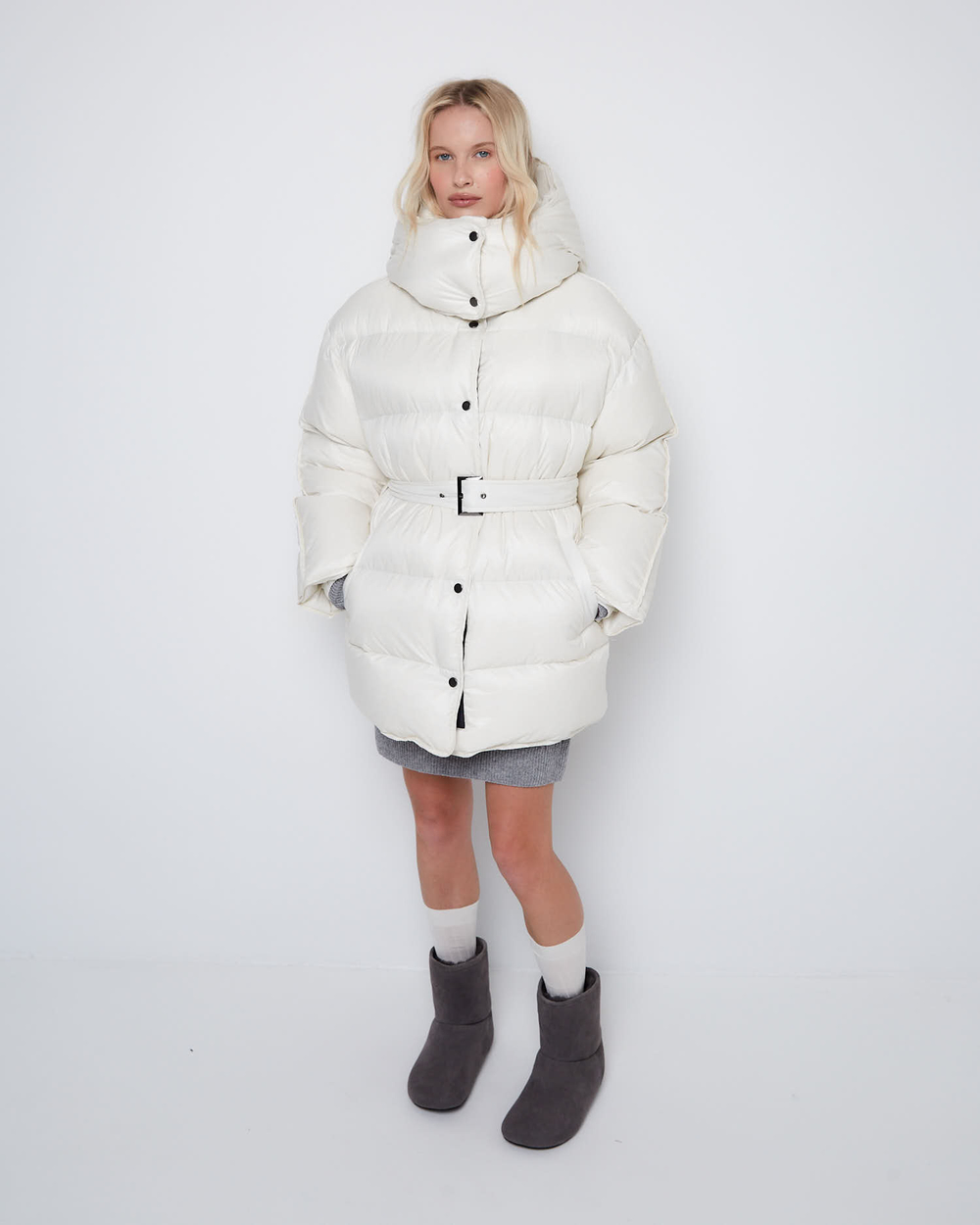 Пуховик со съемным капюшоном из нейлона Монклер молочный