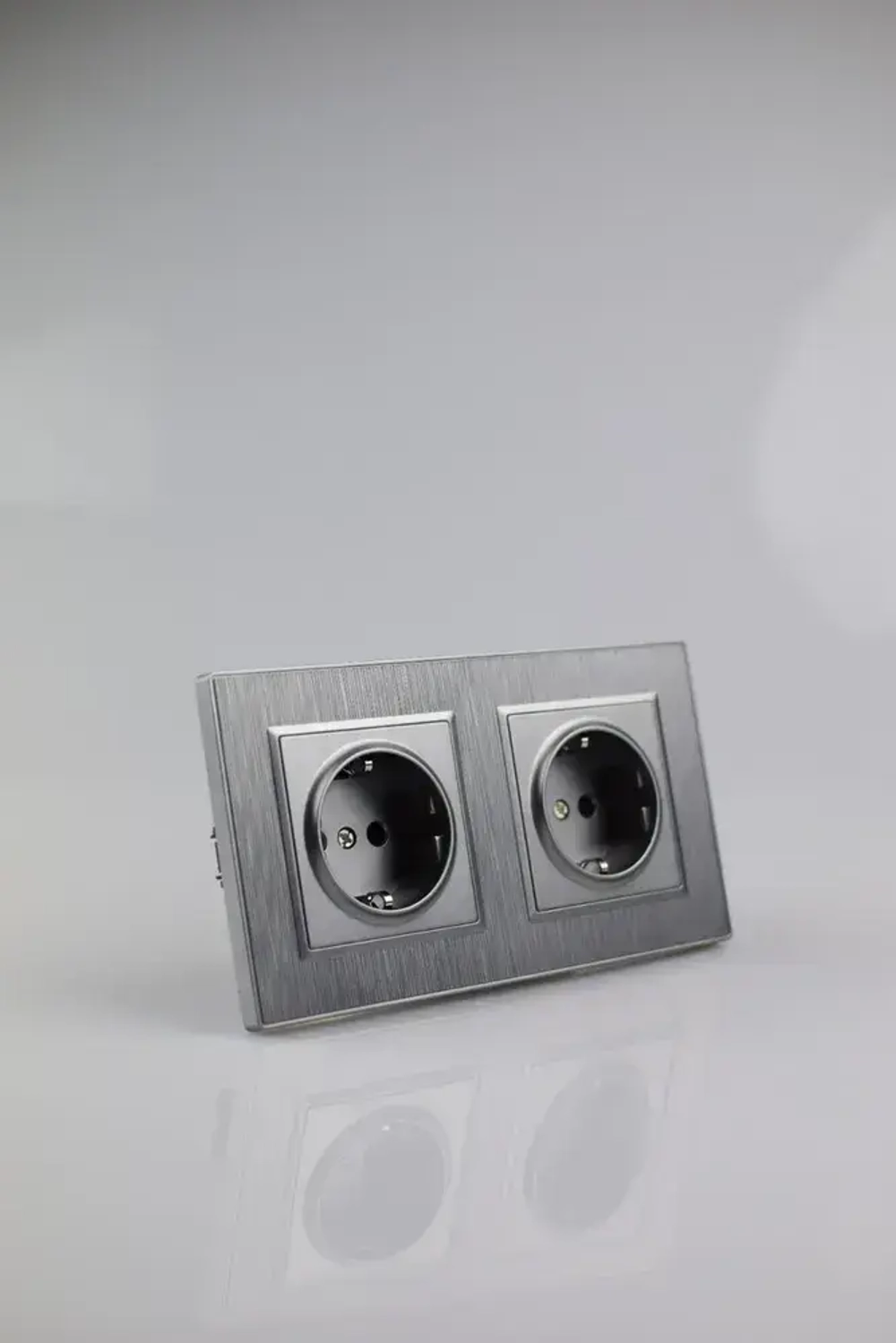 Розетка двойная серая