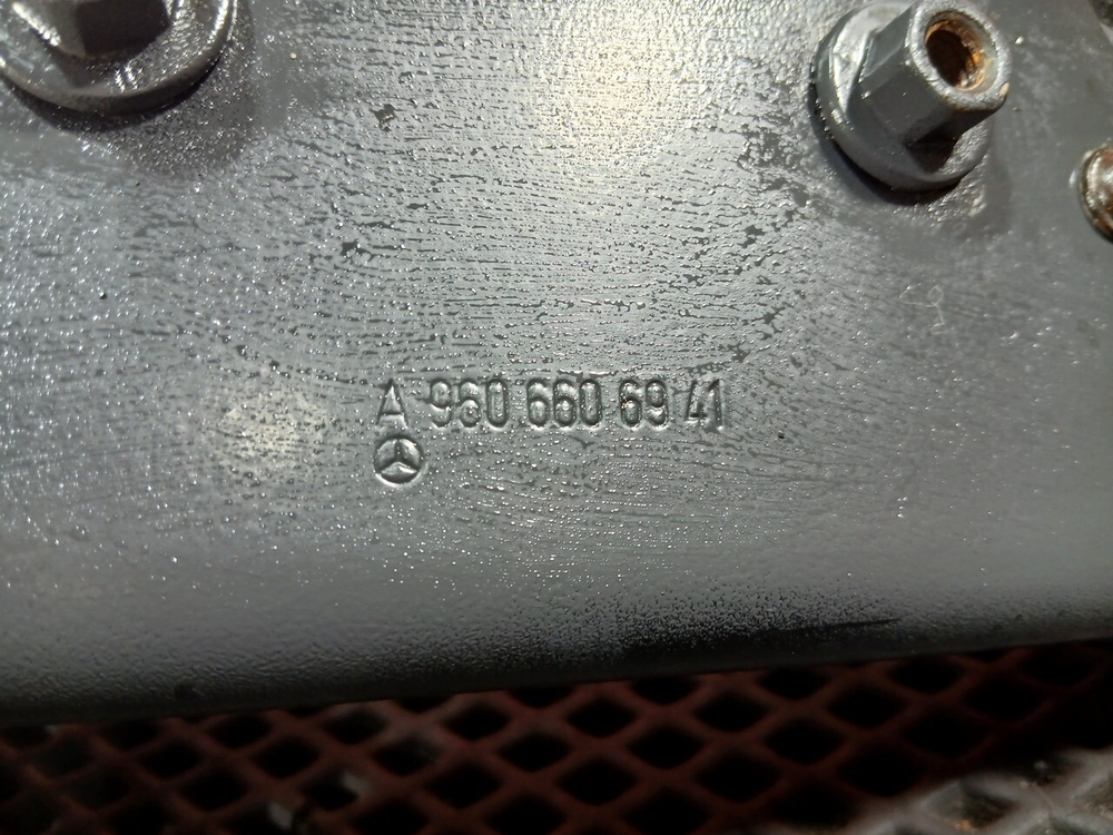 Кронштейн корпуса подножки правый