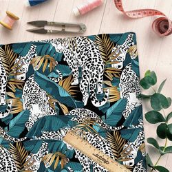 Ткань мембрана леопард в тропических листьях