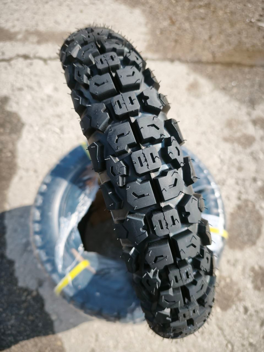 Покрышка бескамерная "шинко" ТНТ (TNT) 3.0-12