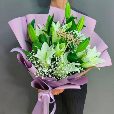 Букет с белыми лилиями