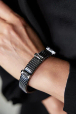 Браслет широкий плоский с графитовыми прямоугольными кристаллами, оттенок графит