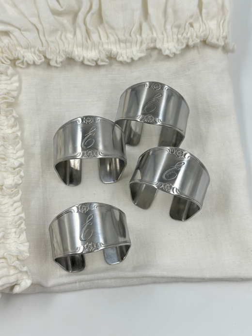 Кольцо для салфетки с монограммой E