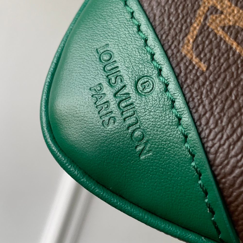 Louis Vuitton Trio Messenger