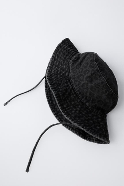 ZARA ДЖИНСОВАЯ ПАНАМА С АНИМАЛИСТИЧЕСКИМ ПРИНТОМ, ЧЕРНЫЙ