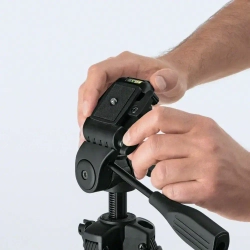 Штатив BOSCH BT150 для лазерного уровня с шарниром 1/4 дюйма