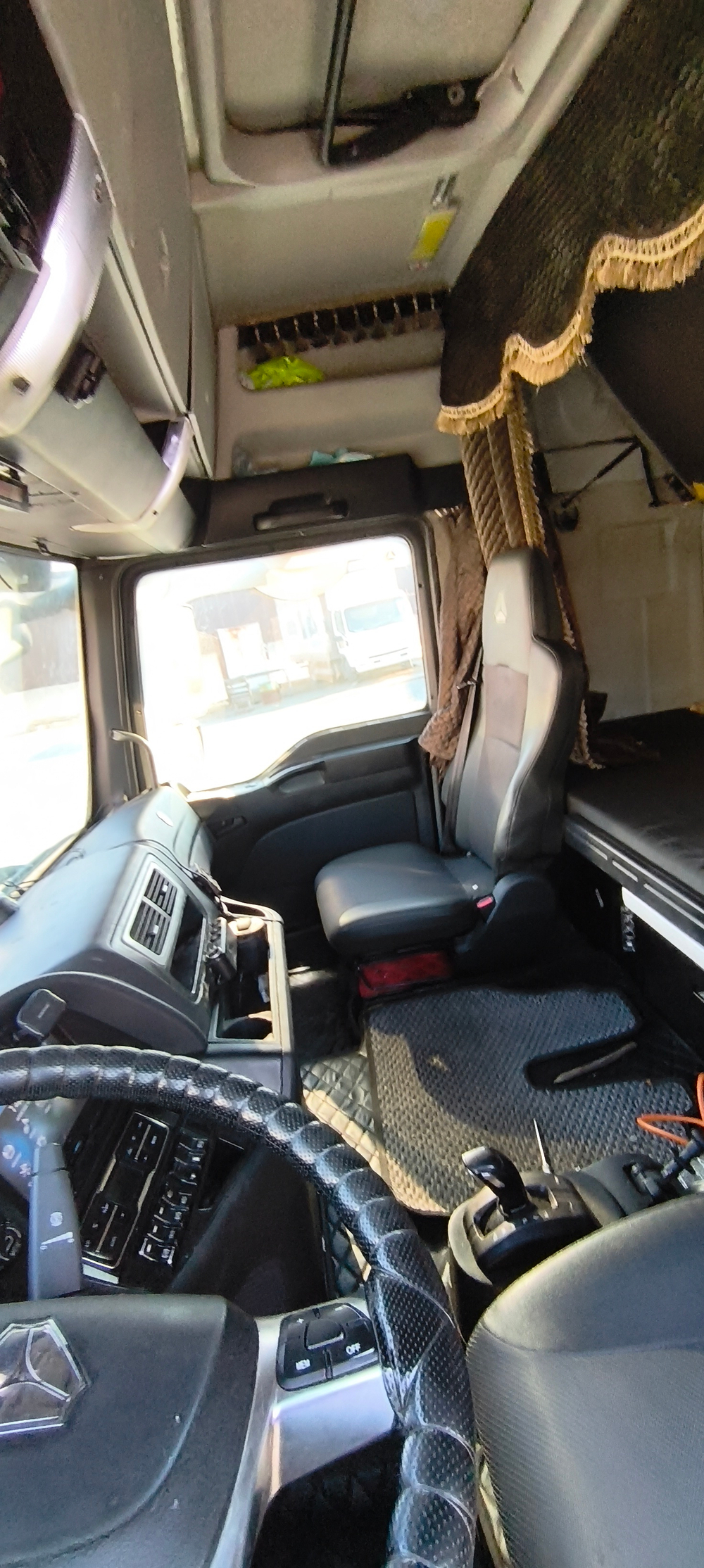 SITRAK C7H 4x2 Седельный тягач ZZ4186V361HE (12,4 л, 480 л.с., АТ)