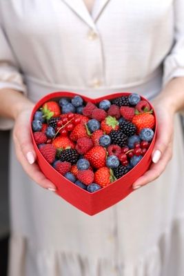 Сердце с ягодами "Вкусный микс"