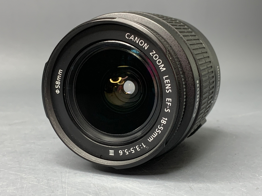 Canon 1200D kit 18-55mm 3.5-5.6 III 2200 кадров