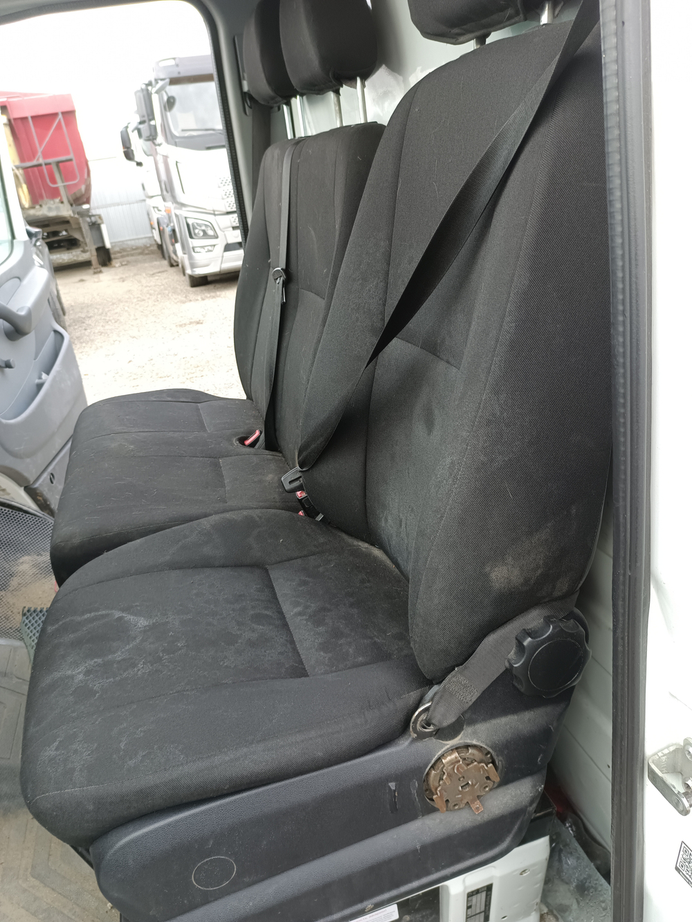 Mercedes-Benz SPRINTER Цельнометаллический 311 (Цельнометаллический, Дизельный, 2,1 л, 109 л.с.)