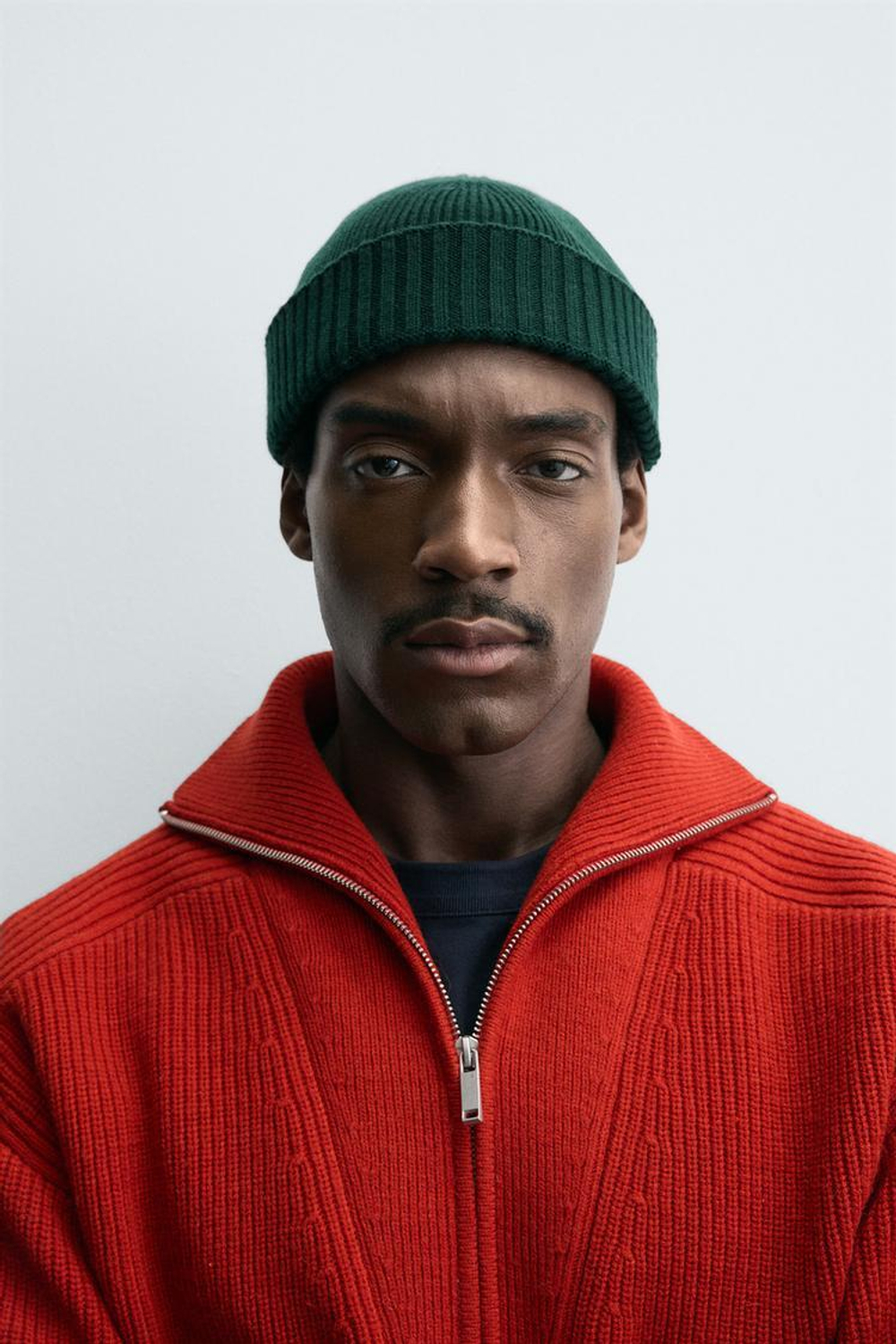 ZARA КОРОТКАЯ ШАПКА БИНИ ИЗ СМЕСОВОЙ ШЕРСТИ, ЗЕЛЕНЫЙ