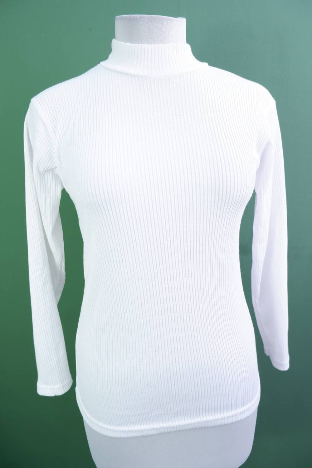 Водолазка в рубчик, визуально на 44 размер