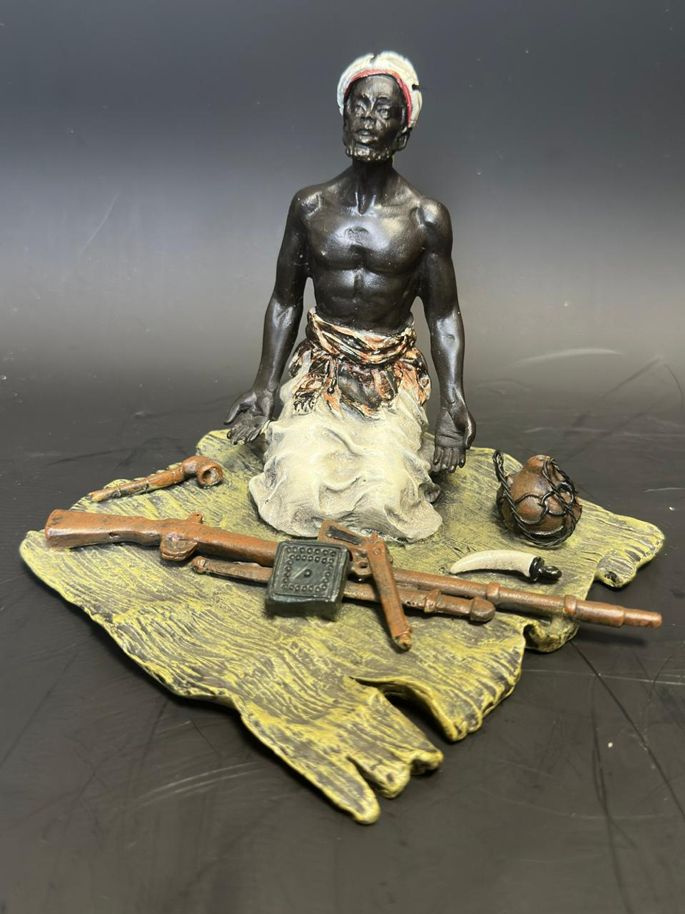 Бронзовая скульптура в стиле Венской бронзы «Торговец оружием»