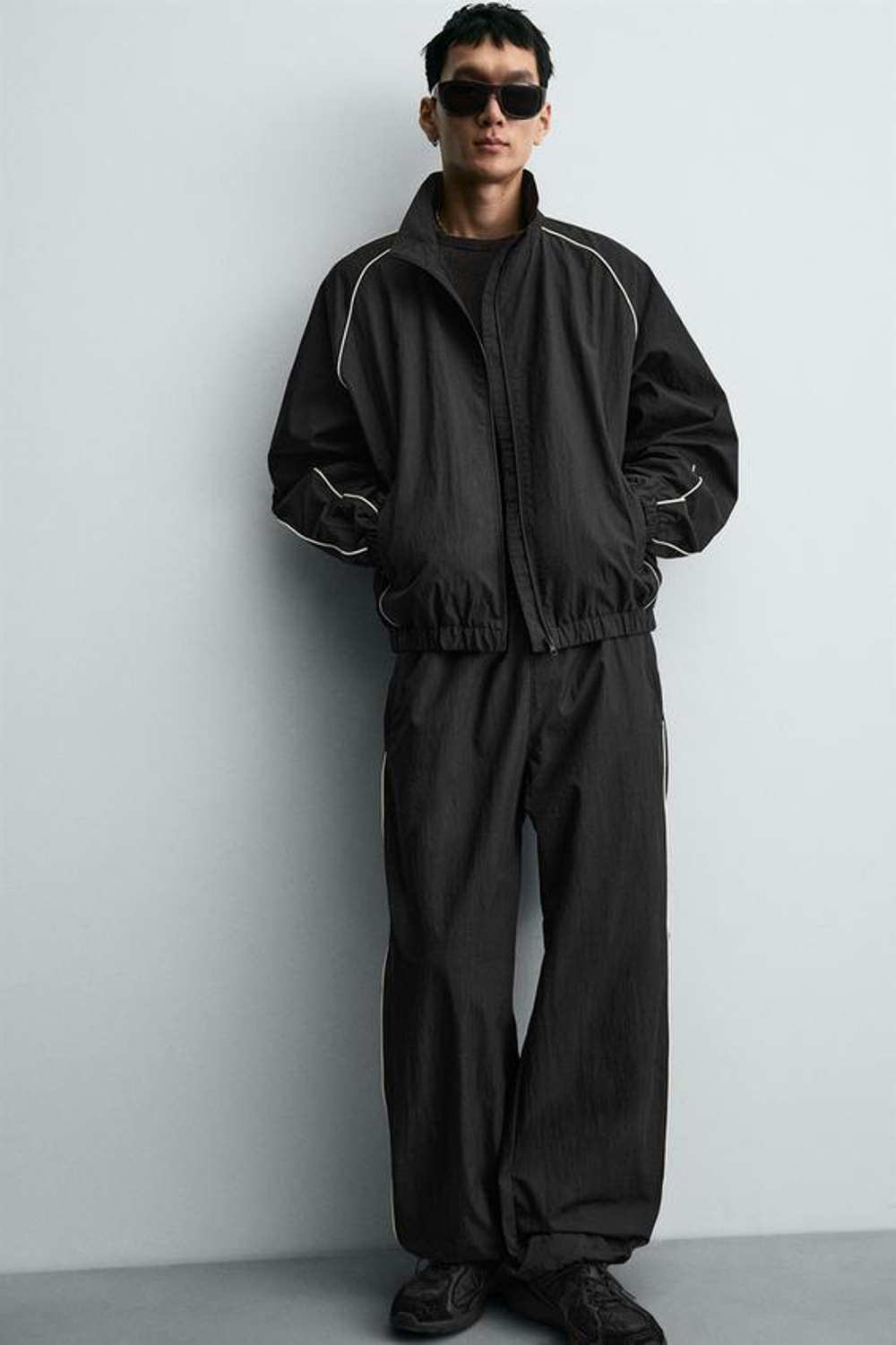 ZARA БРЮКИ-ДЖОГГЕРЫ ИЗ ВЫСОКОТЕХНОЛОГИЧНОЙ ТКАНИ С КОНТРАСТНЫМИ ДЕТАЛЯМИ, ЧЕРНЫЙ