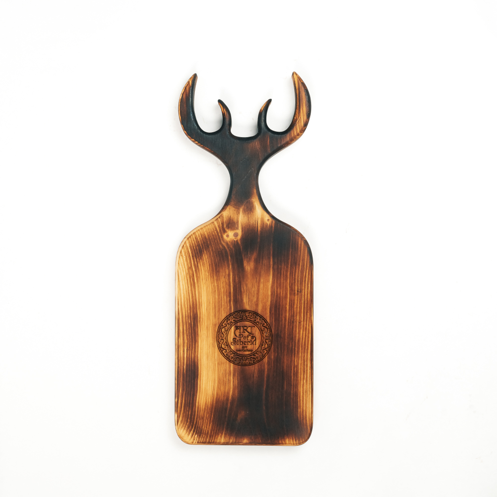 Доска разделочная из древесины сибирского кедра с гравировкой "Home is where the heart is". RD85