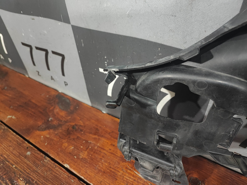 Кронштейн переднего бампера Mercedes C (W205) 14-18 Б/У Оригинал A2058853265