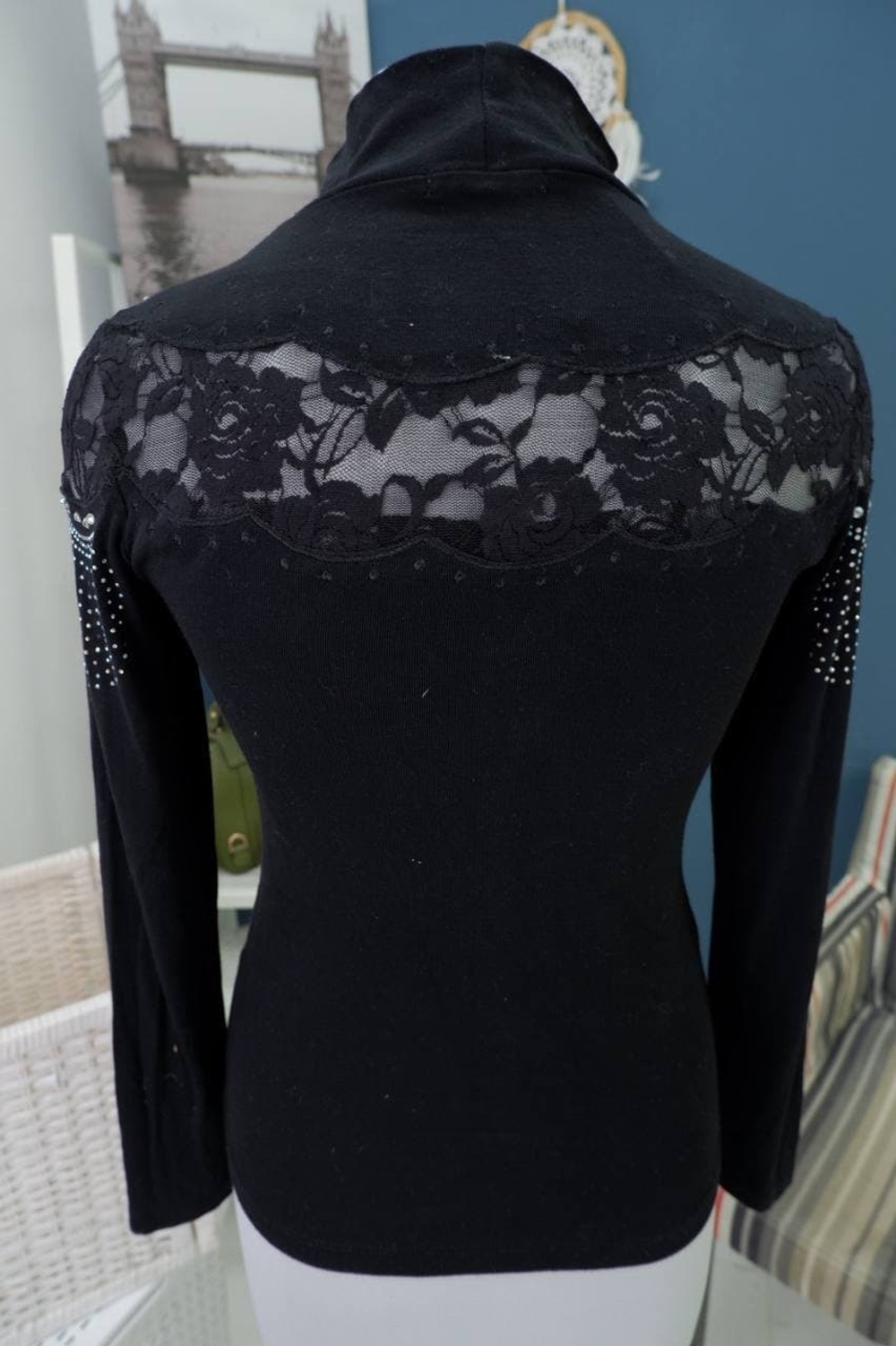 Блузка с ажурными вставками 44 размер