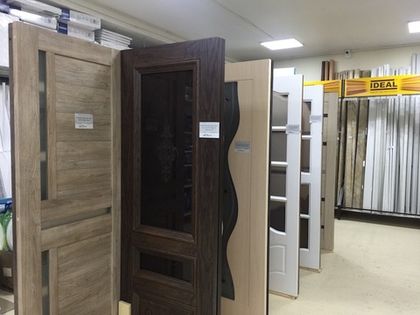 В строймаркете в Заокском открылся демонстрационный зал с образцами дверей